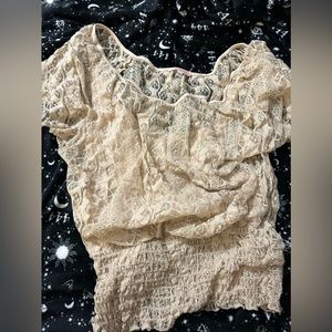 cute cream / white lacy crop top